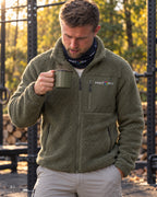 MATORY Sherpa Jacke Khaki – Model (KI-bearbeitetes Bild)