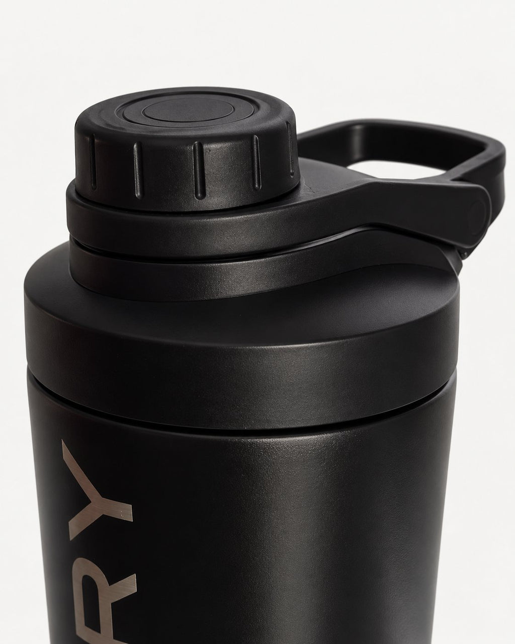 Detailaufnahme von Verschluss und Trageöse des MATORY Shakers