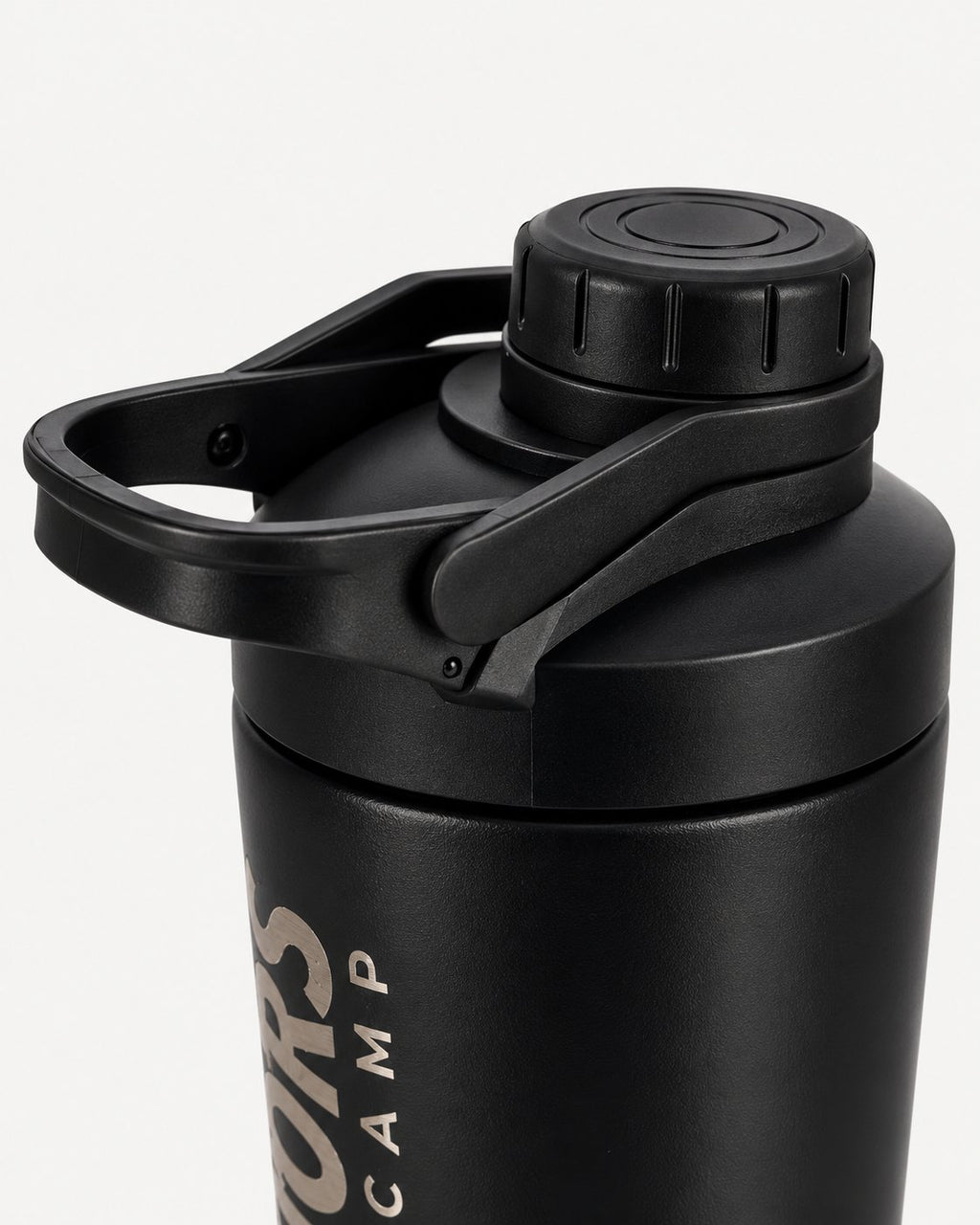 Detailaufnahme von Verschluss und Trageöse des Nature Warriors Shakers