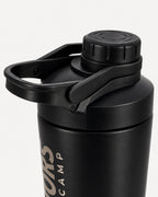 Detailaufnahme von Verschluss und Trageöse des Nature Warriors Shakers